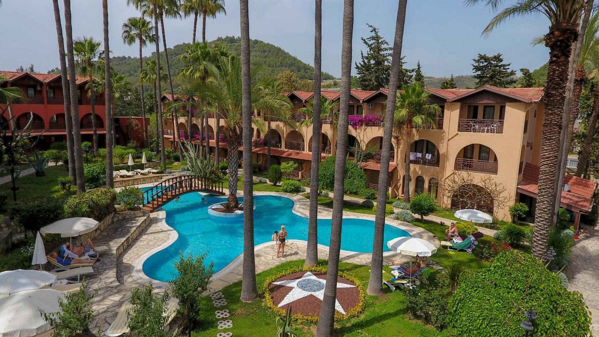 Club Tropical Beach Hotel Toslak Екстериор снимка